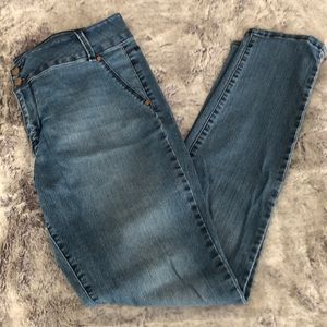 D. Jeans | Straight-Leg Jeans